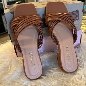 LOW HEEL SLIPPERS SIZE 6 NEW NEVER WORN